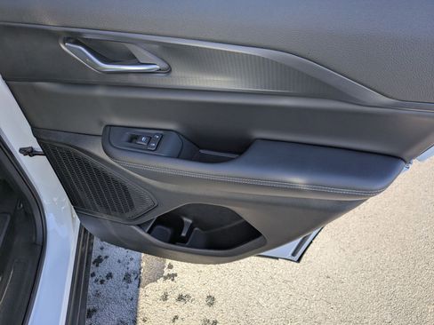 New 2025 Jeep Grand Cherokee Altitude image 27