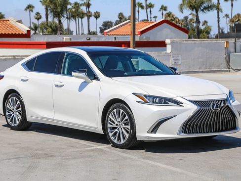 Used 2019 Lexus ES 350 w/ Premium Package FWD image 4