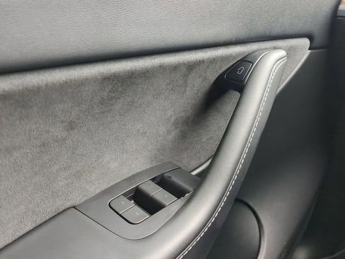 Used 2022 Tesla Model Y Performance image 32