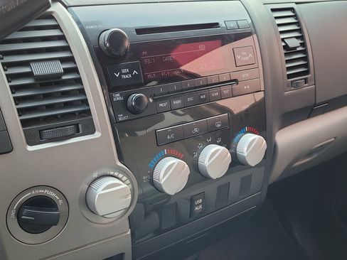 Used 2013 Toyota Tundra 4x4 CrewMax image 25