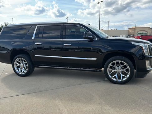Used 2019 Cadillac Escalade ESV Premium Luxury AWD/4WD image 18