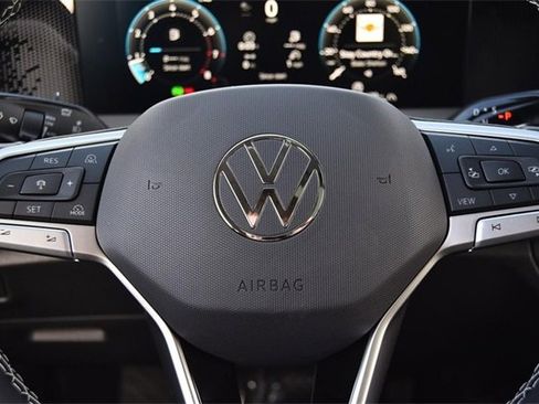 New 2026 Volkswagen Tiguan SE image 17