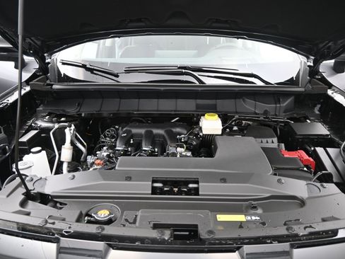 New 2026 Nissan Pathfinder Platinum FWD image 23