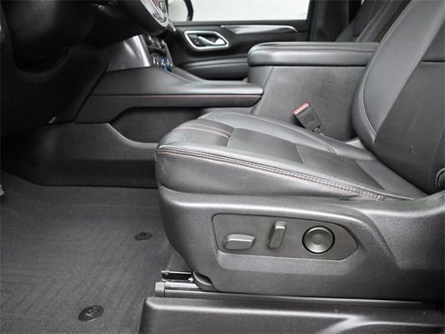 Used 2022 Chevrolet Suburban RST w/ Sport Performance Package image 20