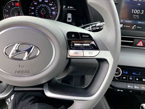 Used 2023 Hyundai Elantra SEL w/ Preferred Accessory Package image 17