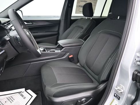 Used 2025 Jeep Grand Cherokee L Laredo w/ MOPAR Finishing Package AWD/4WD image 9