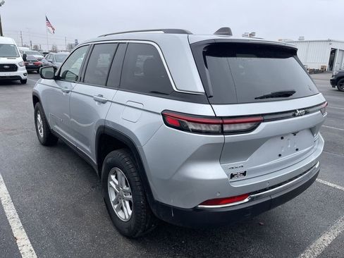 Used 2023 Jeep Grand Cherokee Laredo w/ Luxury Tech Group I AWD/4WD image 4
