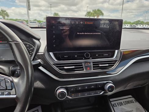 Used 2024 Nissan Altima 2.5 SR w/ SR Premium Package FWD image 37