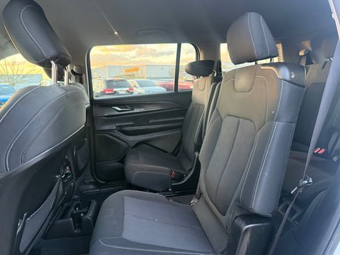 Used 2023 Jeep Grand Cherokee L Laredo image 26