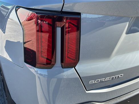 Certified 2025 Kia Sorento S image 39