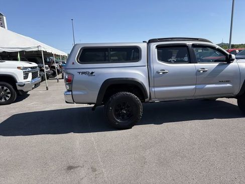 Used 2020 Toyota Tacoma TRD Off-Road AWD/4WD image 6