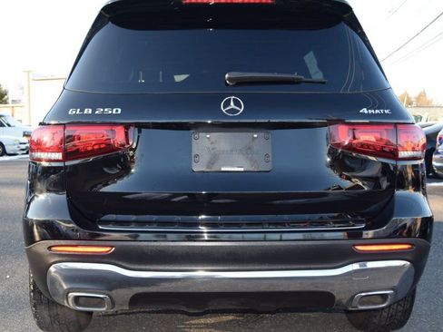 Used 2022 Mercedes-Benz GLB 250 4MATIC w/ Premium Package Lite image 9