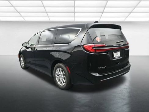 New 2026 Chrysler Pacifica Select image 6