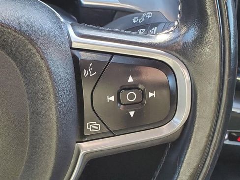 Used 2019 Volvo XC60 T5 Momentum w/ Multimedia Package image 23