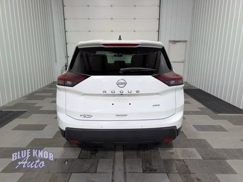Used 2024 Nissan Rogue S AWD/4WD image 3