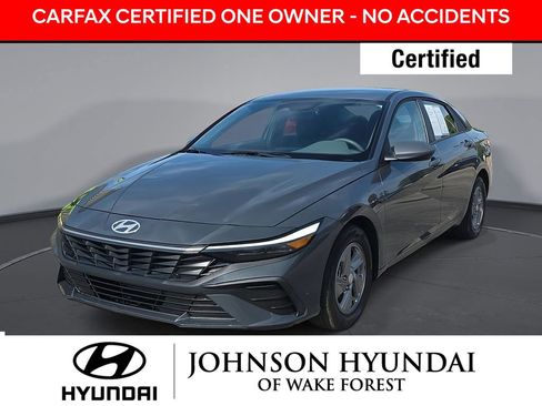 Certified 2025 Hyundai Elantra SE FWD image 1