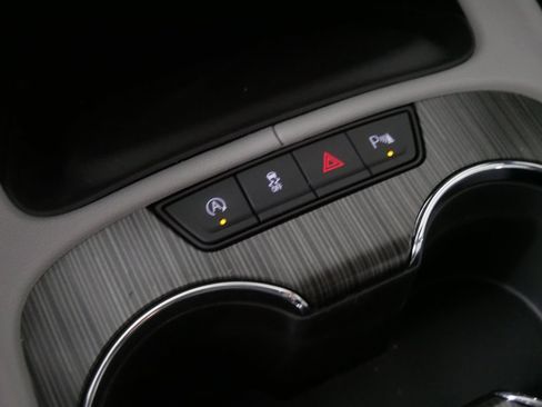 Used 2023 GMC Acadia SLT w/ Technology Package AWD/4WD image 28