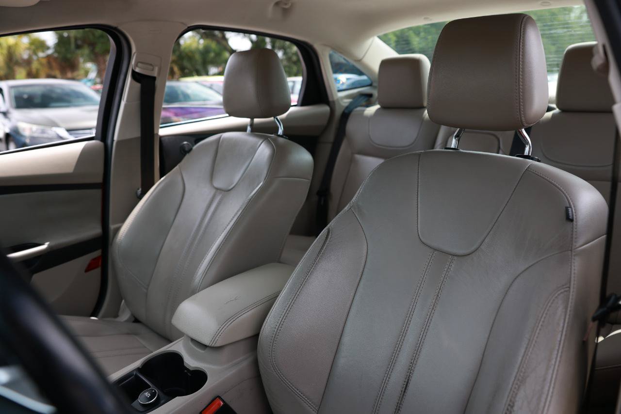 Used 2012 Ford Focus SEL FWD image 6