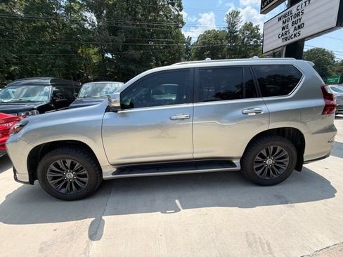 Used 2022 Lexus GX 460 Luxury w/ Sport Design Package AWD/4WD image 6