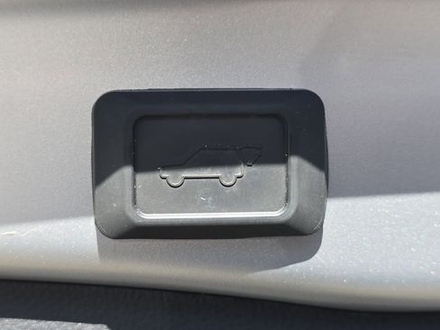 Used 2020 Toyota RAV4 XLE w/ Convenience Package AWD/4WD image 13