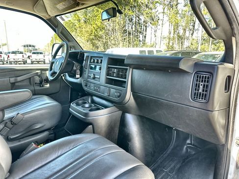 Used 2023 Chevrolet Express 2500 w/ Driver Convenience Package RWD image 27