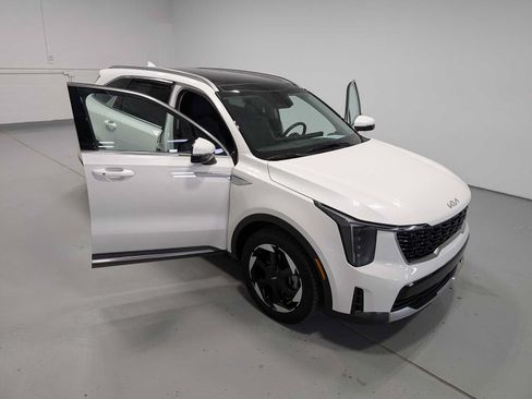 Certified 2025 Kia Sorento EX AWD/4WD image 15