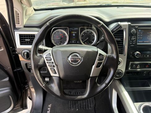 Used 2018 Nissan Titan SL w/ Chrome Package AWD/4WD image 16