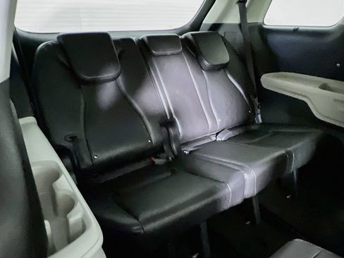 Used 2024 Kia Carnival EX FWD image 25