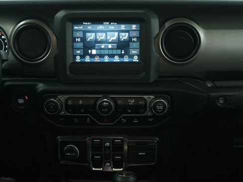 Used 2021 Jeep Gladiator Sport image 15