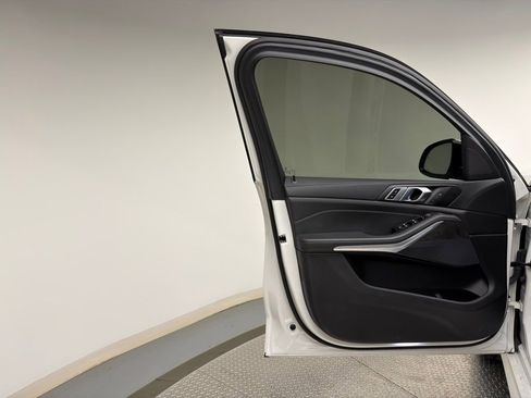 Used 2022 BMW X5 xDrive40i w/ M Sport Package image 8