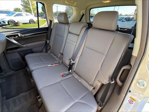 Used 2016 Lexus GX 460 image 17