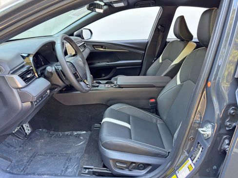 Used 2025 Toyota Camry SE FWD image 15