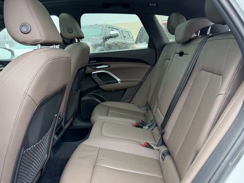 Used 2025 Audi Q5 Premium Plus w/ Premium Plus image 24