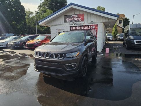 Used 2019 Jeep Compass Latitude w/ Cold Weather Group FWD image 4