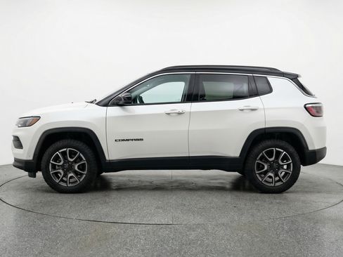 Used 2025 Jeep Compass Trailhawk AWD/4WD image 5
