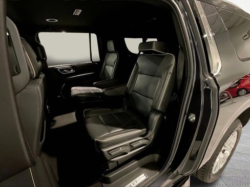 Used 2023 Chevrolet Suburban Premier AWD/4WD image 22