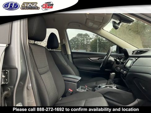 Used 2019 Nissan Rogue SV image 11