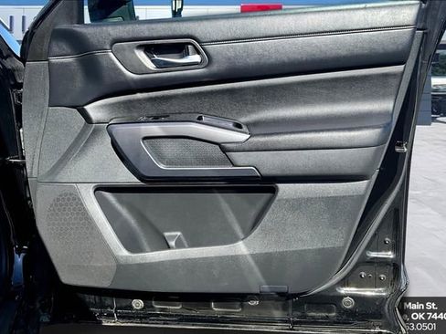 Used 2023 Nissan Pathfinder SL image 25