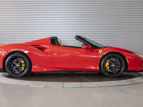 Used 2021 Ferrari F8 Tributo RWD image 6