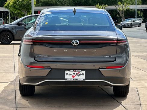 Used 2024 Toyota Crown Limited image 5