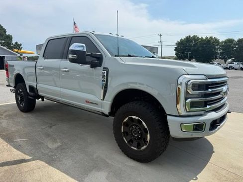 Used 2025 Ford F250 Platinum w/ Platinum Plus Package AWD/4WD image 4