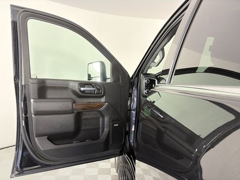 Used 2022 GMC Sierra 3500 SLT w/ SLT Premium Package image 10