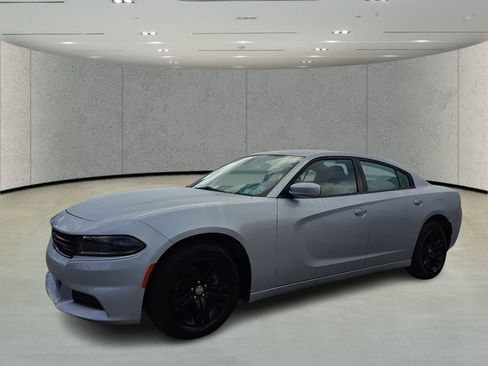 Used 2022 Dodge Charger SXT image 1