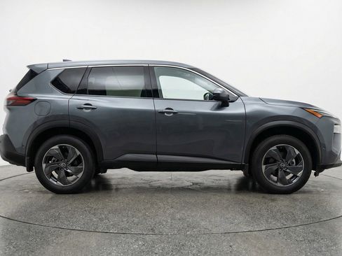 Used 2025 Nissan Rogue SV AWD/4WD image 11