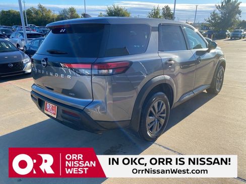 Used 2024 Nissan Pathfinder S image 5