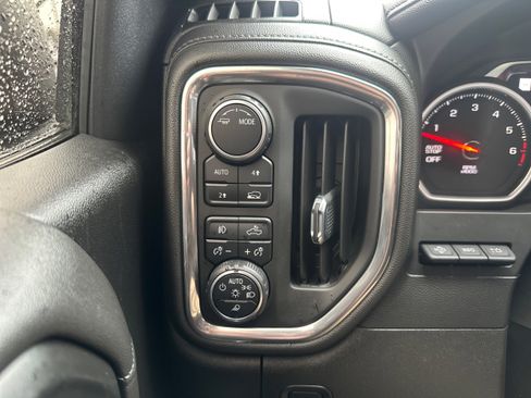 Used 2022 Chevrolet Silverado 1500 LTZ w/ LTZ Premium Package AWD/4WD image 18