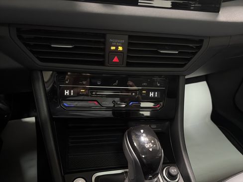 Certified 2025 Volkswagen Jetta SE FWD image 21