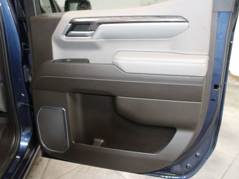 Used 2023 Chevrolet Silverado 1500 LTZ AWD/4WD image 39