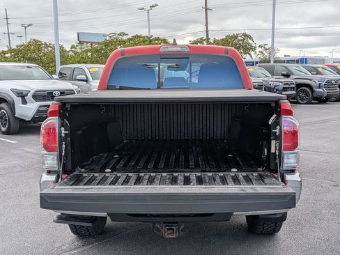Certified 2023 Toyota Tacoma TRD Off-Road AWD/4WD image 7