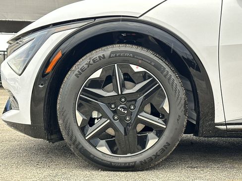 New 2025 Kia EV6 Wind image 11